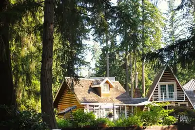 Image de Charming chalet with 3 bedrooms and WiFi, Ac in welcoming Sammamish