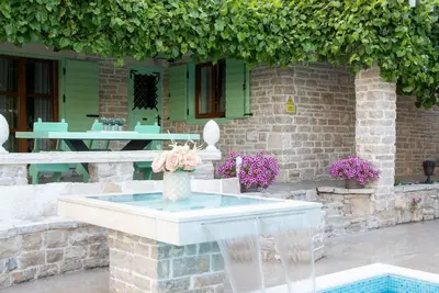 Image de Authentic Dalmatian Treasure Homes - House Stone
