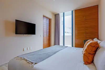 Image de Luxury studio with resort amenities, balcony, and WiFi