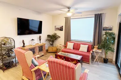 Image de Exceptional European Condo in the Mountains, 2 bedrooms, and parking garage.