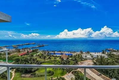 Image de Luxurious Oceanfront Penthouse with Spectacular Views