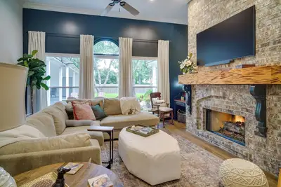 Image de Elegant Baton Rouge Home w/ Yard ~ 3 Mi to Lsu!