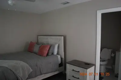 Image de Charming new 3br house with Wi-Fi and Ac and privacy in marvelous St. Petersburg