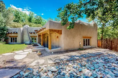 Image de Beautiful adobe home steps the plaza with private patio and garden
