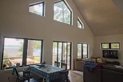 Image de 3-bedroom cottage with WiFi, Ac at Big Star Lake, Near Hunting & Fishing