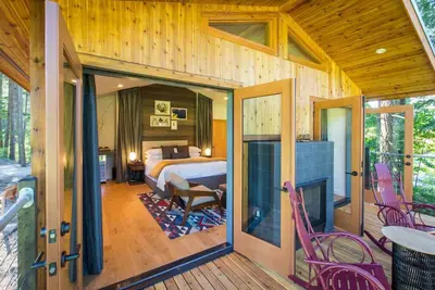 Image de Treehouse Escape | Luxe Amenities + Tranquil Views