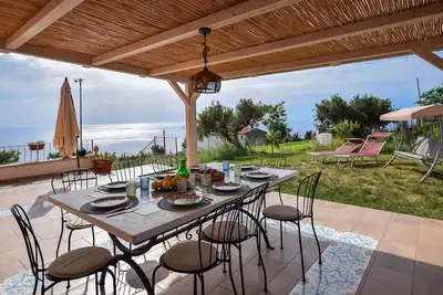 Image de Superbe maison à Longobardi avec WiFi