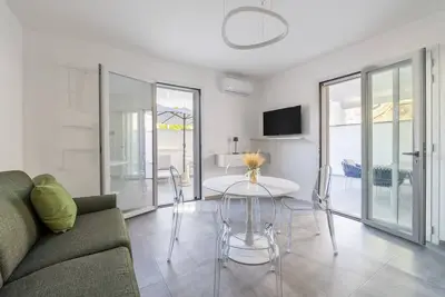 Appartement 'I Faraglioni' avec terrasse privée, Wi-Fi et climatisation