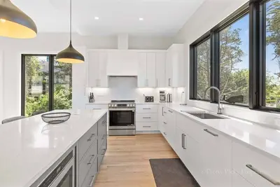 Image de Nauset Heights Luxury: 005-Od Brand New in Nauset Heights!