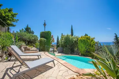 Villa 'La Colline' avec vue sur la mer, Wi-Fi et climatisation
