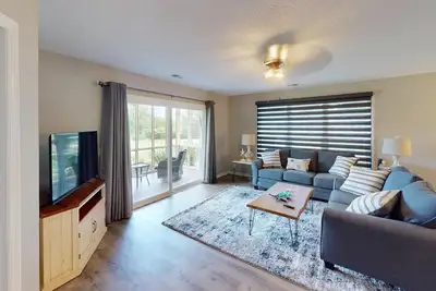Image de Relax by the Green | River Creek Golf Condo Awaits | Rc 102