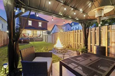 Image de Romance, Reunion, Family Getaway, Bridal Shower or Retreat with Hot Tub