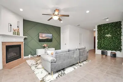 Image de East Downtown House - 3 Br/2. 5ba