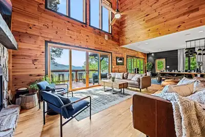 Image de Mtn Views, Sauna, HotTub, GameRm, Firepit, Theatre, 5500 sqft, luxeCabin Slps 23