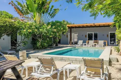 Image de Tropical Oasis Sleeps 24 with 10 Bed/Bath
