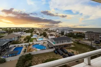 Image de Sojourns Beach Views & Pool Family Home Sleeps 9