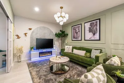 Image de 2 Gorgeous Apartments for the Price of 1: Comfy beds, Fireplace, Mountain View