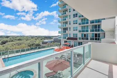 Image de Mvr-Bask in Luxury-Right in Coconut Grove