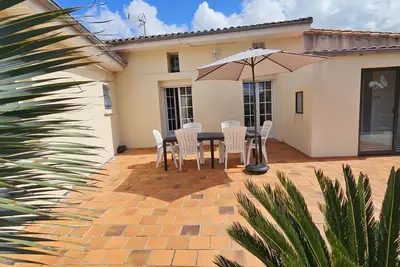 Image de Maison Plain-Pied à Royan: 3 Chambres, Terrasse, Proche Plages, Calme sur Terrain de 500 m²