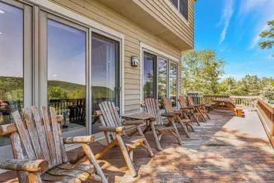 Image de Bear Peak: Stunning Views, Indoor Hot Tub, 1 min. from Camelbeach