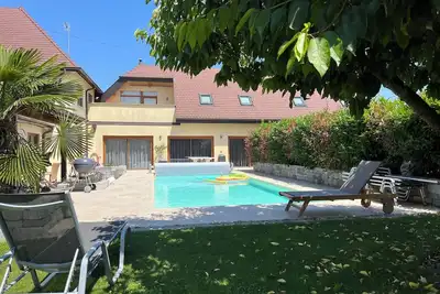Image de Gîte adapté aux Pmr avec piscine partagée, à proximité de Strasbourg