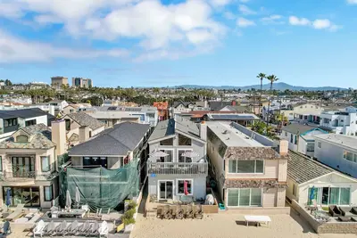 Image de Oceanfront duplex directly on the sand