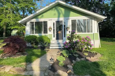 Image de Charming 2-bedroom water oriented cottage with water access