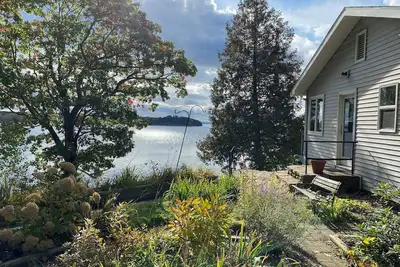 Image de Cottage on Lake Champlain with a Private Beach