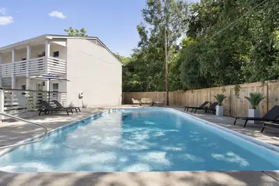 Image de Steps away from the best museums, restaurants, and nightlife!