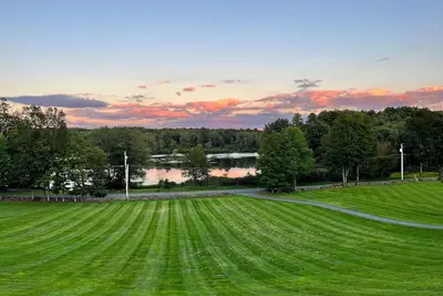 Image de Peaceful 4-bedroom escape to Bethel Woods with WiFi, Ac, lake view