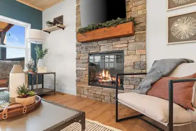Image de 4br Indian Point Getaway | Hot Tub & Game Fun