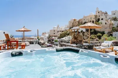 Luxurious family friendly Villas with 2 Jacuzzis