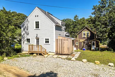 Image de Welcome to \"Suzy's Place\" Best Location! Walk Everywhere. Newly built in 2024.