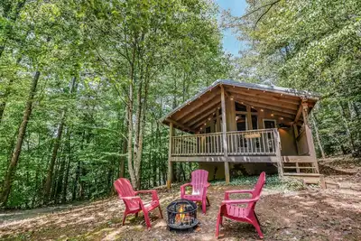 Image de Light'n Bug Bungalow (1-Bedroom Cabin) - Pets Allowed by RedAwning