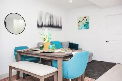 Image de Brand new-very clean-aesthetically pleasing and comfortable 2-bedroom suite.