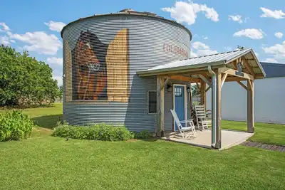 Image de The Painted Silos - The Horse Bin. Elgin, Ft Sill and Lawton areas.