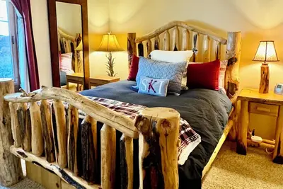 Image de Cozy Ski Trails Condo across from Village at Northstar with Balcony & Views