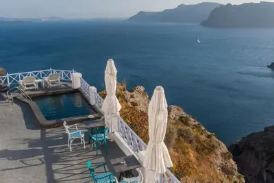 Image de Thrilling Santorini Suite | Ragus Suite | 1 Bedroom | Min. Children Age: 12 Years | Spacious Shared Sun Terrace and Swimming Pool with Breathtaking Caldera View | Oia