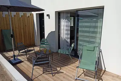 Image de Maison de bord de mer Ă 5 minute Ă pieds de la plage!
