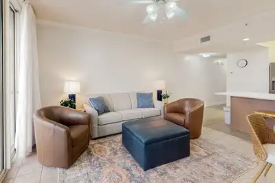 Image de Gulf-front condo with furnished patio, pool, fitness room - boardwalk to beach