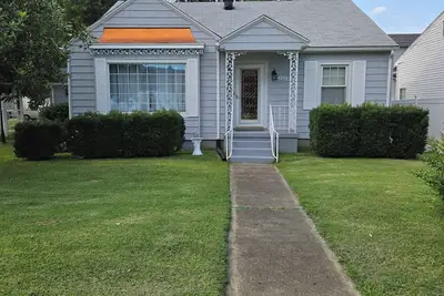 Image de Uniquely remodeled 3 bdrm 1 bth home in safe area! Fenced in with a large deck!