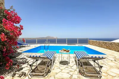 Image de Belle maison à Plaka avec vue sur la.