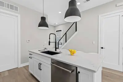 Image de Luxury Two Story Condo Loft Style Downtown Rochester Hills