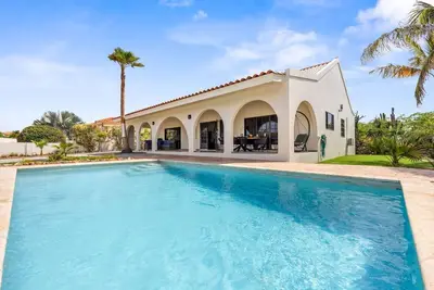 Luxury 3br/3ba Villa with Pool - Villa Leone by Bocobay