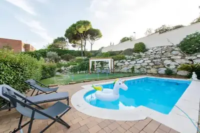 Image de MagnĂfica Villa con Piscina con Vistas al mar y a Barcelona con 5 Dormitorios