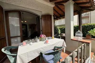 Image de Maison de vacances privée avec Wifi, climatisation, Tv, véranda, animaux admis, près de Viareggio