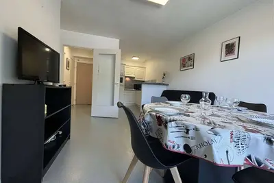 Image de Appartement T2 avec Terrasse, Parking Privé, et Proche Plage - La Rochelle