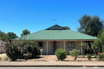 Image de North Parade Accommodation\nComfortable 3 Bedroom Accommodation in Jamestown