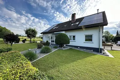Image de GemĂĽtliche u. GroĂźzĂĽgige Ferienwohnung - 15 Min zum Europapark Rust