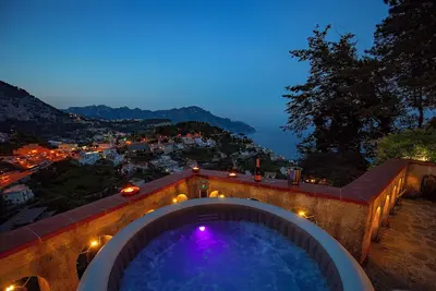 Villa Nina Amalfi relax and luxury with hydromassage pool.